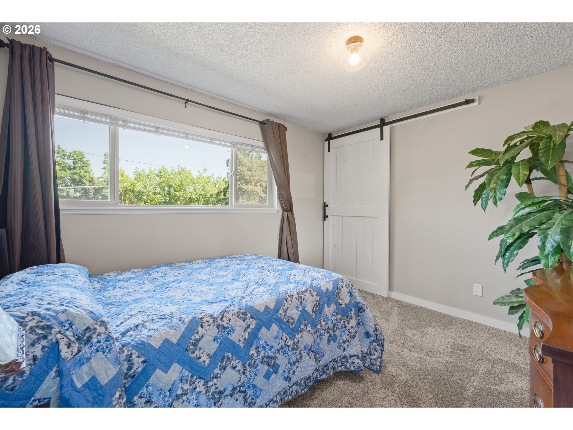 2727 Gateway Street, Unit 18 Springfield, OR 97477 - Photo 20 of 34 a bedroom with a bed window and a potted plant