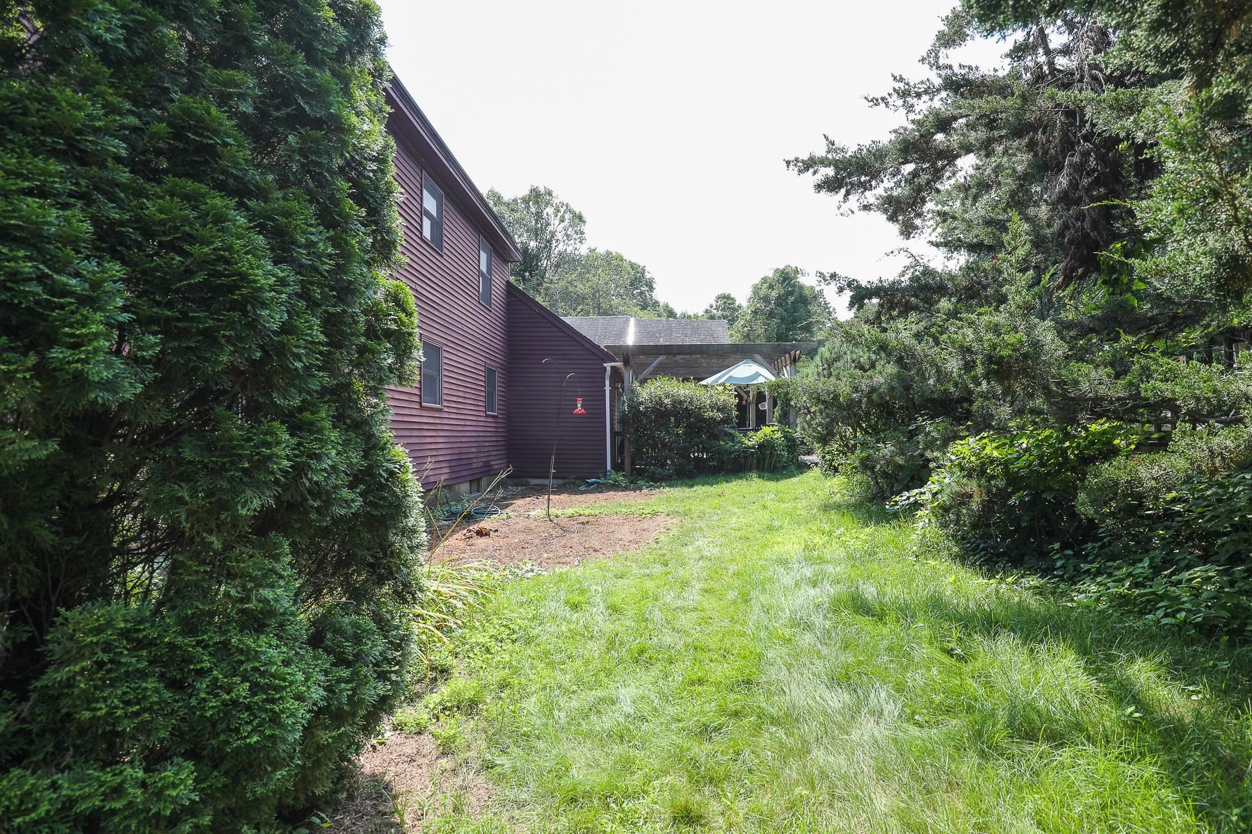 359 Weare Road New Boston, NH 03070 - Photo 5 of 39