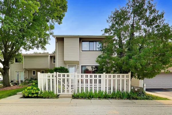 $274,900 | 455 Verde Drive, Unit 455, Schaumburg, IL 60173