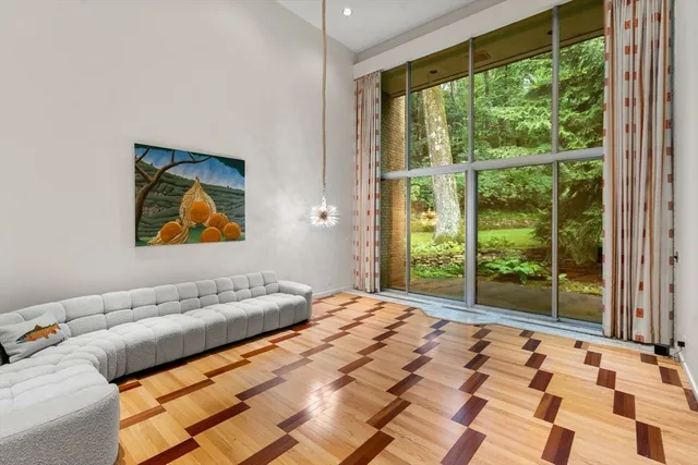 $999,900 | 33 Aylesbury Road, Worcester, MA 01609