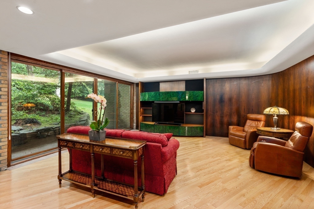 33 Aylesbury Road Worcester, MA 01609 - Photo 14 of 39