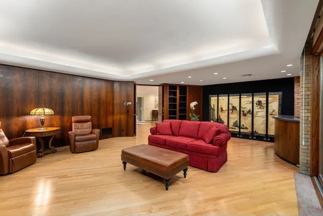 $999,900 | 33 Aylesbury Road, Worcester, MA 01609