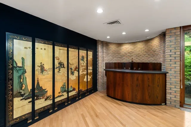 $999,900 | 33 Aylesbury Road, Worcester, MA 01609