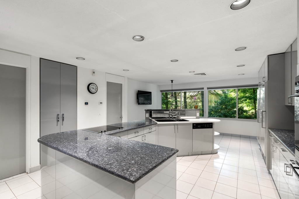 33 Aylesbury Road Worcester, MA 01609 - Photo 17 of 39