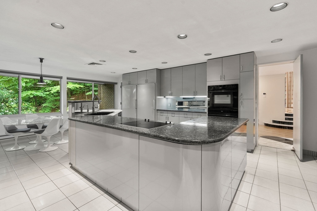 33 Aylesbury Road Worcester, MA 01609 - Photo 18 of 39