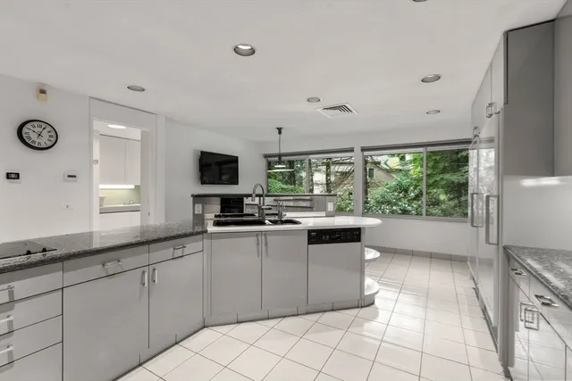 $999,900 | 33 Aylesbury Road, Worcester, MA 01609