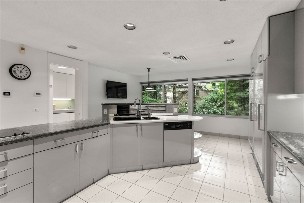 33 Aylesbury Road Worcester, MA 01609 - Photo 19 of 39