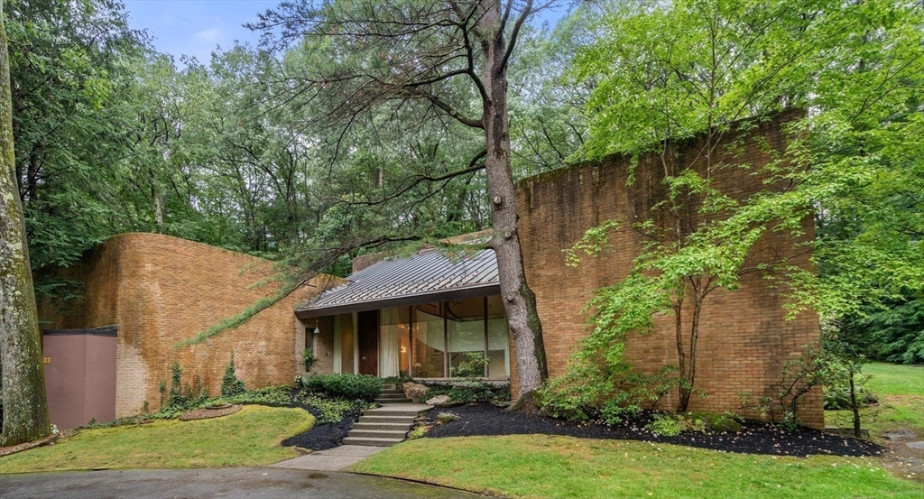 33 Aylesbury Road Worcester, MA 01609 - Photo 2 of 39