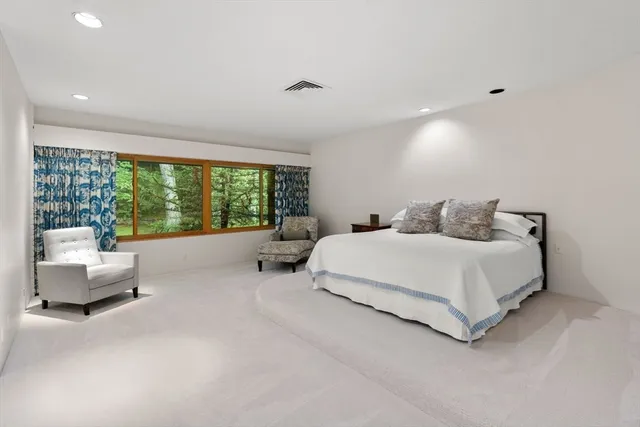 $999,900 | 33 Aylesbury Road, Worcester, MA 01609