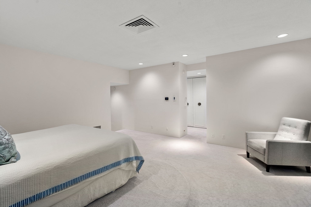 33 Aylesbury Road Worcester, MA 01609 - Photo 24 of 39