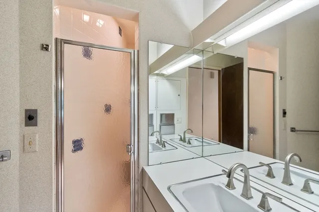 $999,900 | 33 Aylesbury Road, Worcester, MA 01609