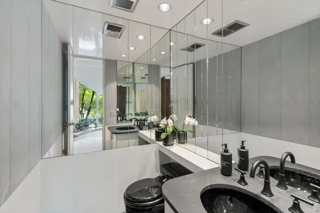 $999,900 | 33 Aylesbury Road, Worcester, MA 01609