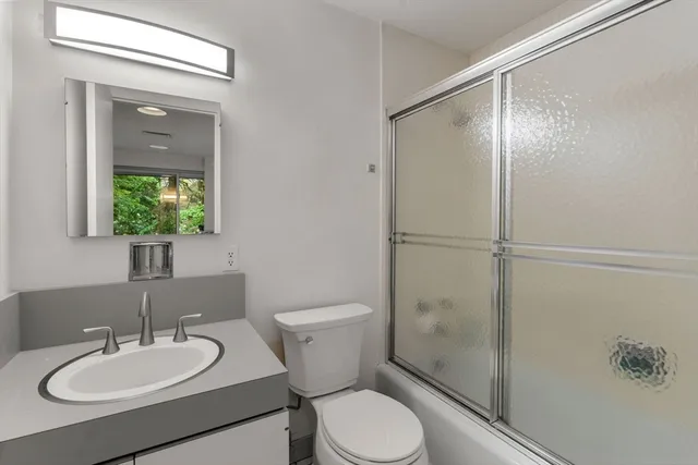 $999,900 | 33 Aylesbury Road, Worcester, MA 01609