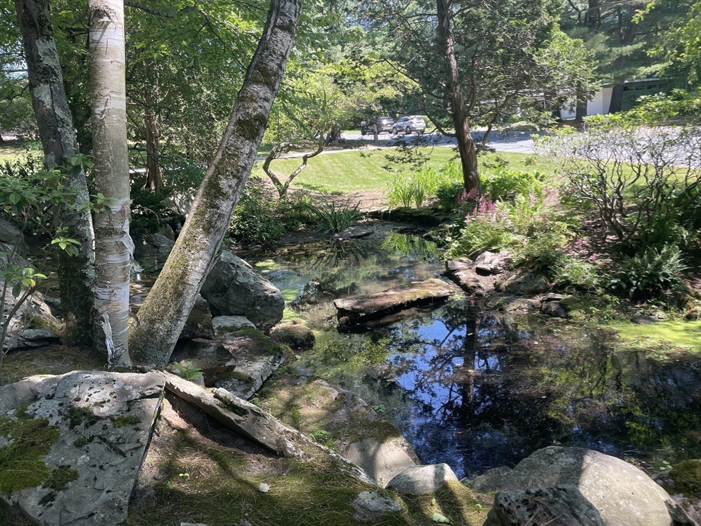 33 Aylesbury Road Worcester, MA 01609 - Photo 5 of 39