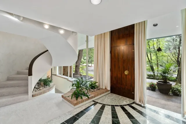 $999,900 | 33 Aylesbury Road, Worcester, MA 01609