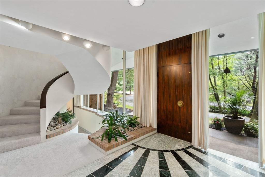 33 Aylesbury Road Worcester, MA 01609 - Photo 6 of 39