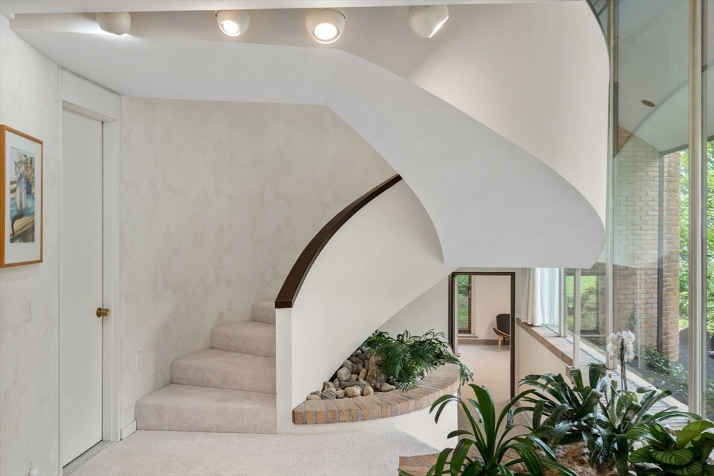 33 Aylesbury Road Worcester, MA 01609 - Photo 8 of 39