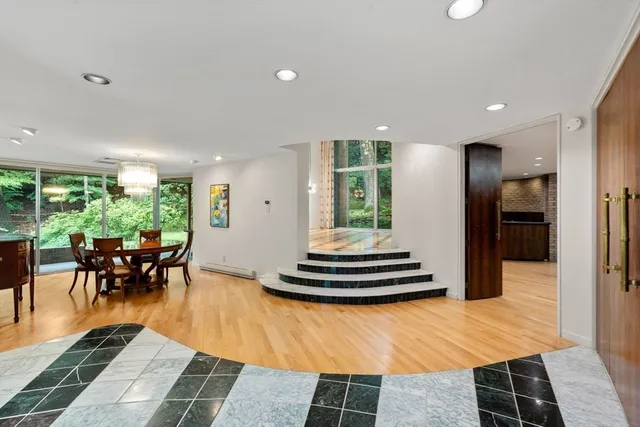 $999,900 | 33 Aylesbury Road, Worcester, MA 01609