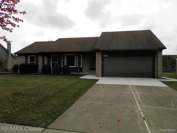 $2,600 | 37625 Mallory Drive, Livonia, MI 48154