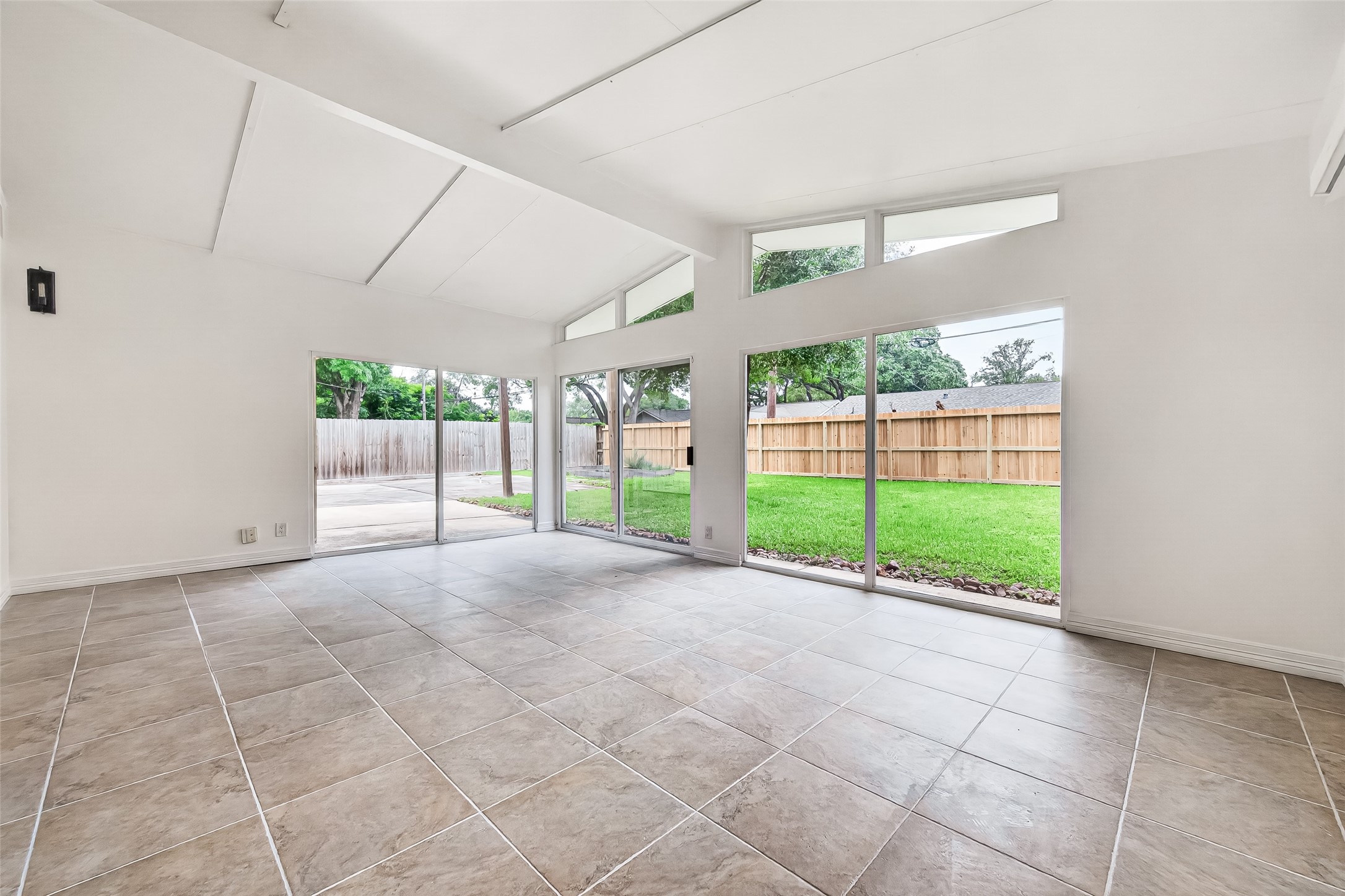 5422 Hummingbird Street Houston, TX 77096 - Photo 37 of 46