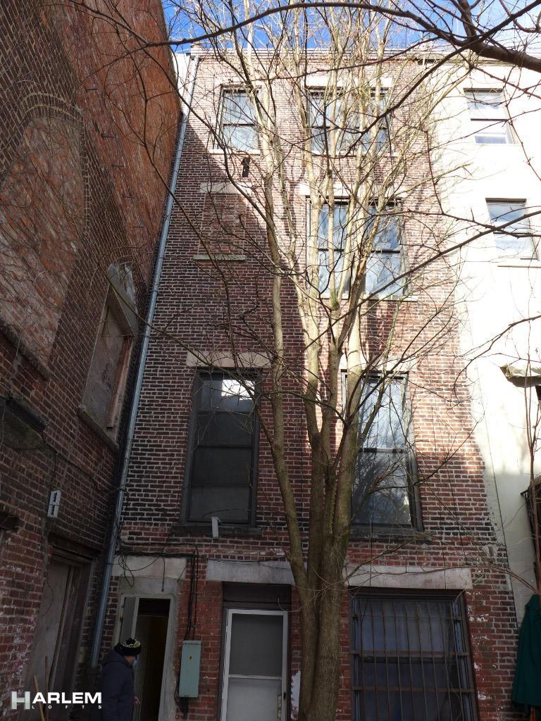 30 Edgecombe Avenue Manhattan, NY 10030 - Photo 14 of 16 a backyard of a house with large trees