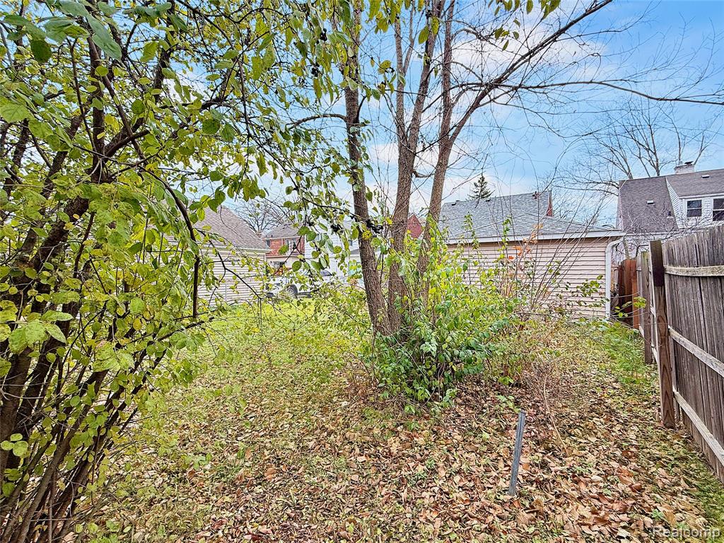 1768 Hampton Road Grosse Pointe Woods, MI 48236 - Photo 38 of 46