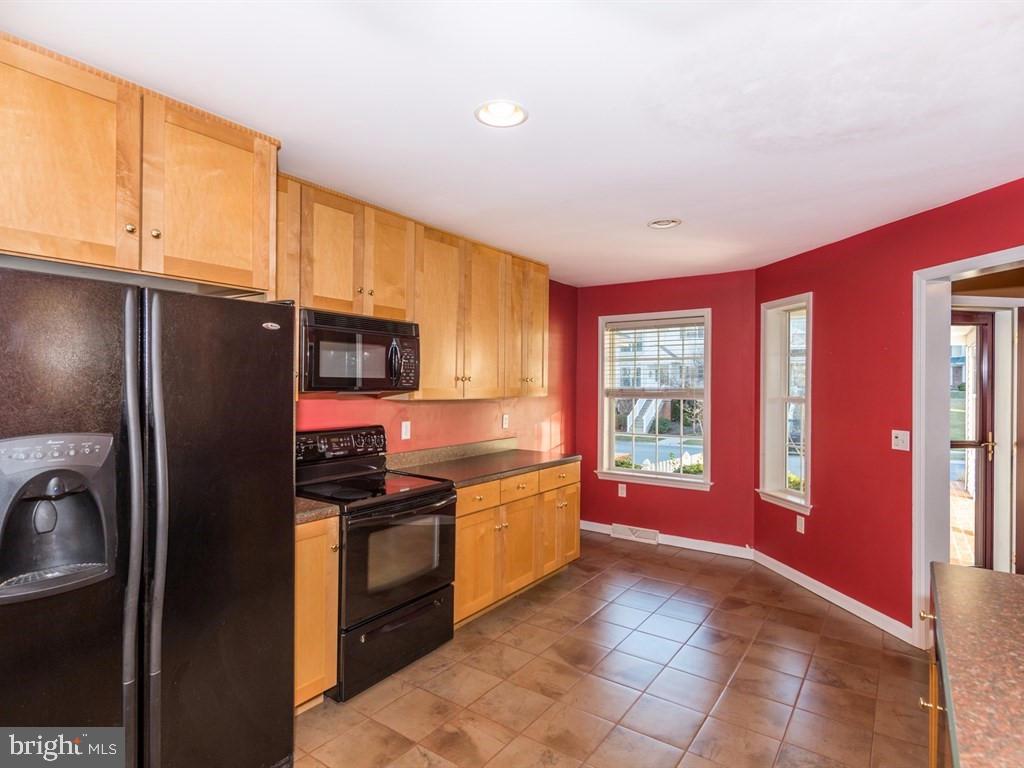 628 Chatham Way Lititz, PA 17543 - Photo 8 of 28