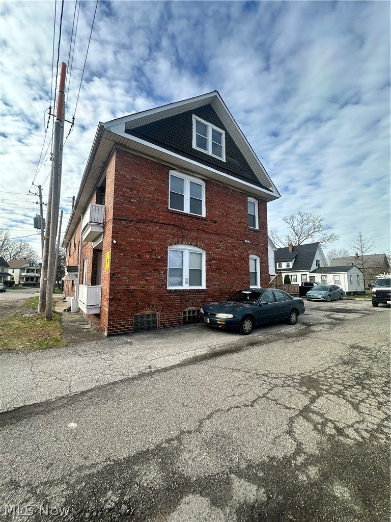 837 Wayside Road, Unit 2 Cleveland, OH 44110 - Photo 2 of 11