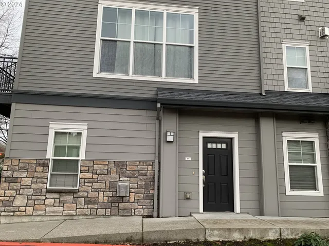 $230,000 | 10733 Northeast Red Wing Way, Unit 101, Hillsboro, OR 97006