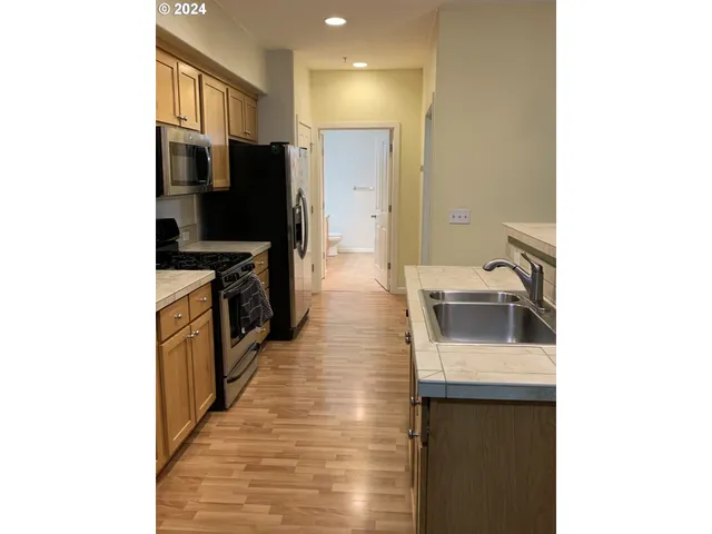 $230,000 | 10733 Northeast Red Wing Way, Unit 101, Hillsboro, OR 97006