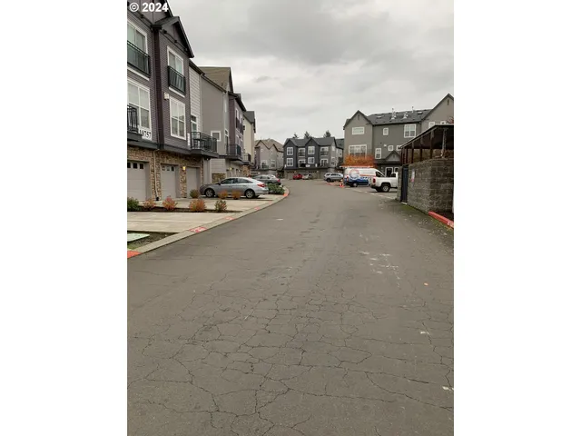 $230,000 | 10733 Northeast Red Wing Way, Unit 101, Hillsboro, OR 97006