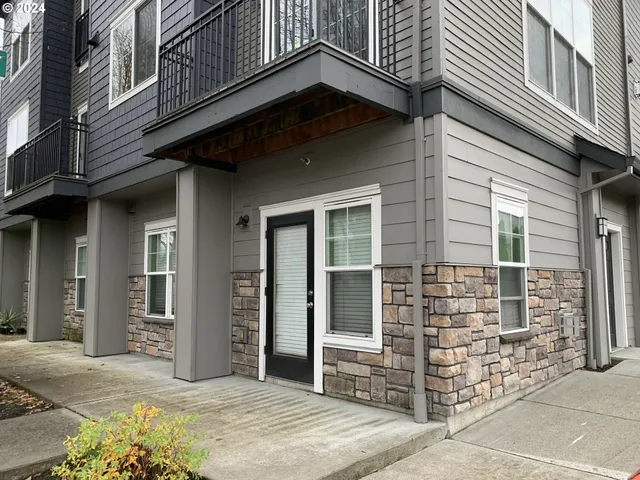 $230,000 | 10733 Northeast Red Wing Way, Unit 101, Hillsboro, OR 97006