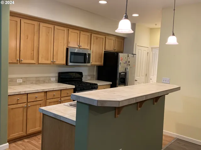 $230,000 | 10733 Northeast Red Wing Way, Unit 101, Hillsboro, OR 97006