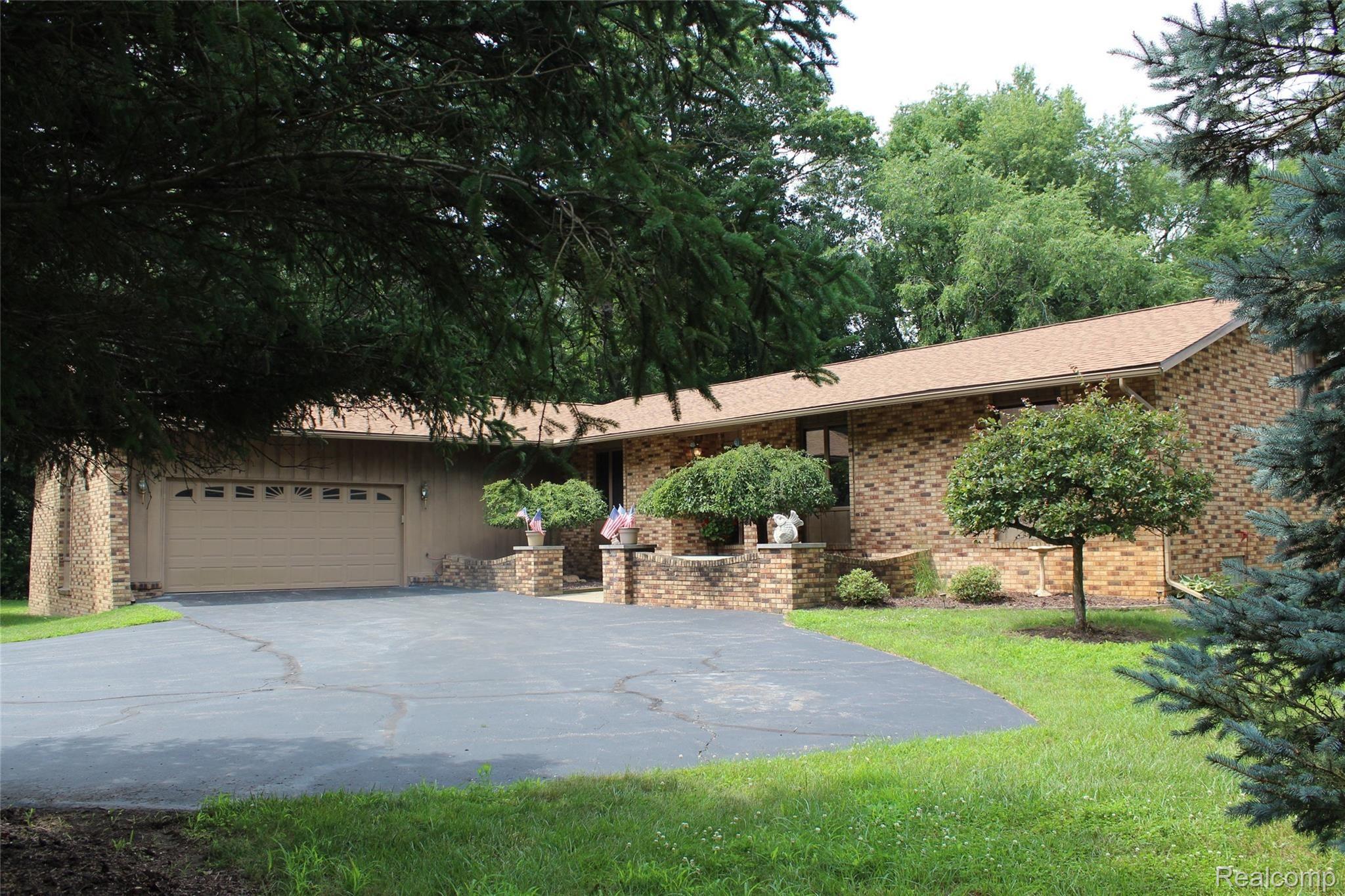 140 South Hughes Road Howell, MI 48843 - Photo 1 of 36 IMG_0754.JPG