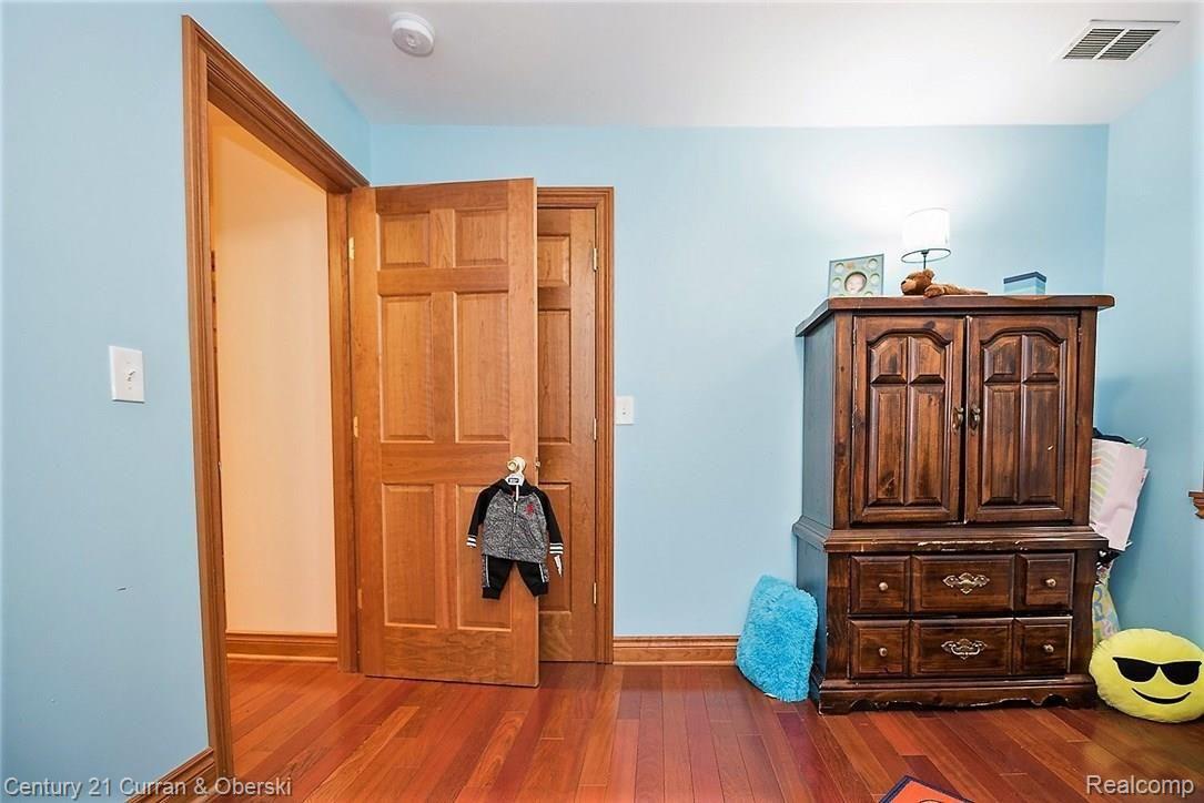 7740 Miller Road Dearborn, MI 48126 - Photo 22 of 34 DSC_4009.jpg