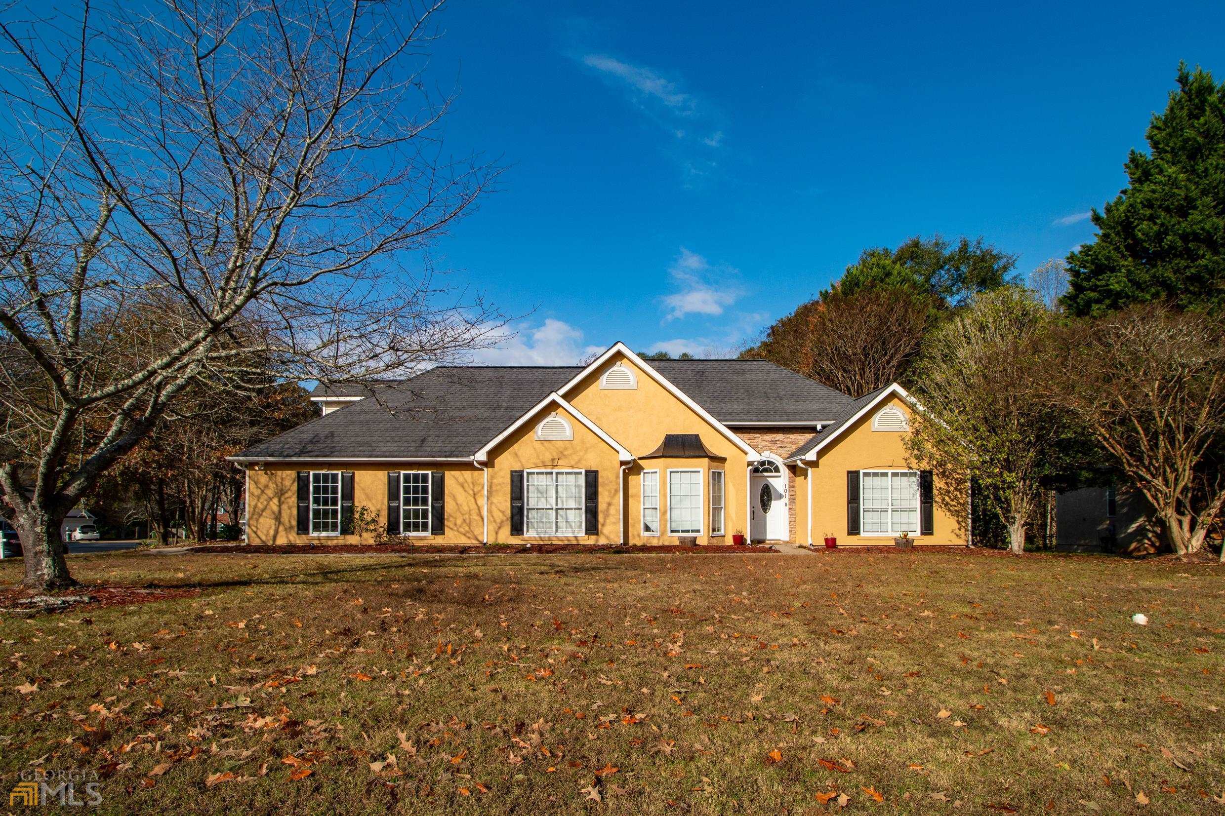a view of house with a yard