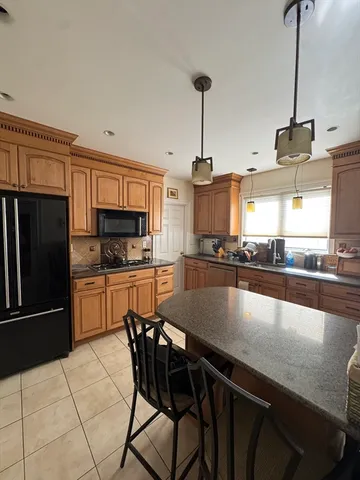 $3,200 | 883 Fellsway, Unit 1, Medford, MA 02155