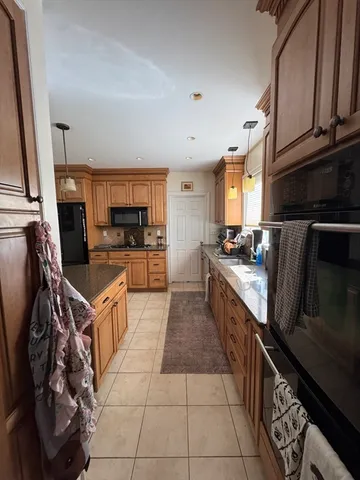 $3,200 | 883 Fellsway, Unit 1, Medford, MA 02155