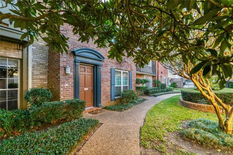 $235,700 | 2061 Winrock Boulevard, Unit 53, Houston, TX 77057