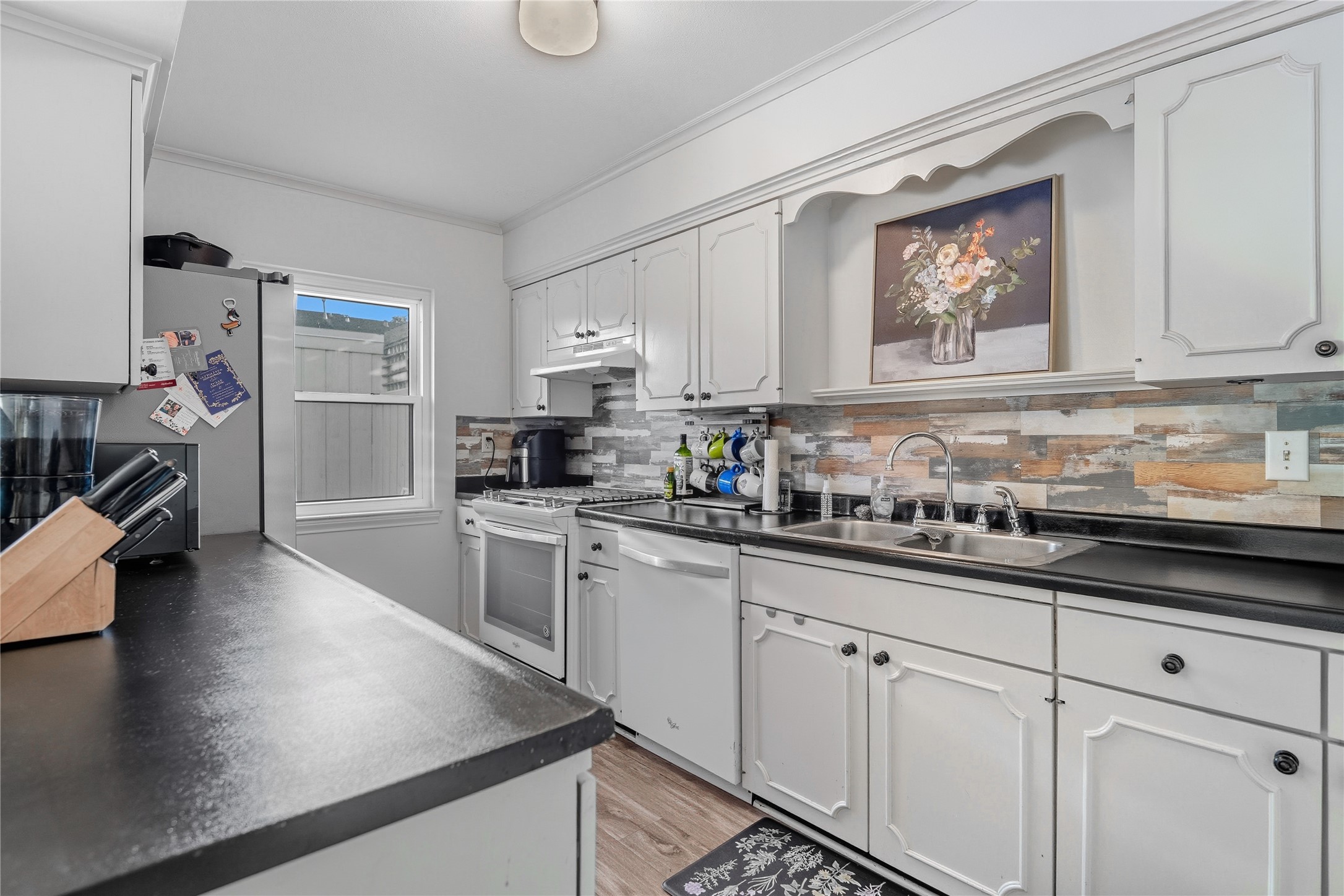 2061 Winrock Boulevard, Unit 53 Houston, TX 77057 - Photo 8 of 29