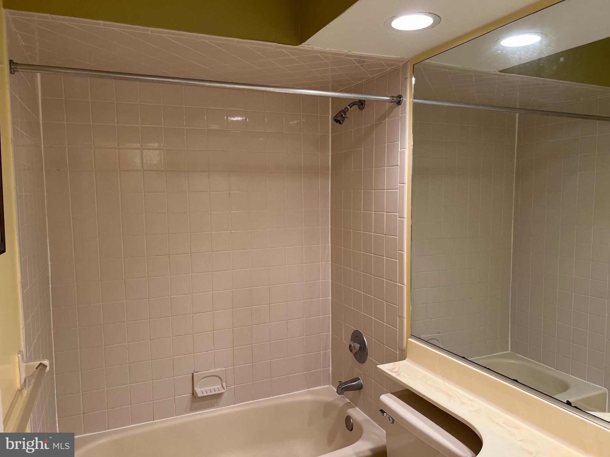 809 Woodhaven Drive Edison, NJ 08817 - Photo 25 of 40