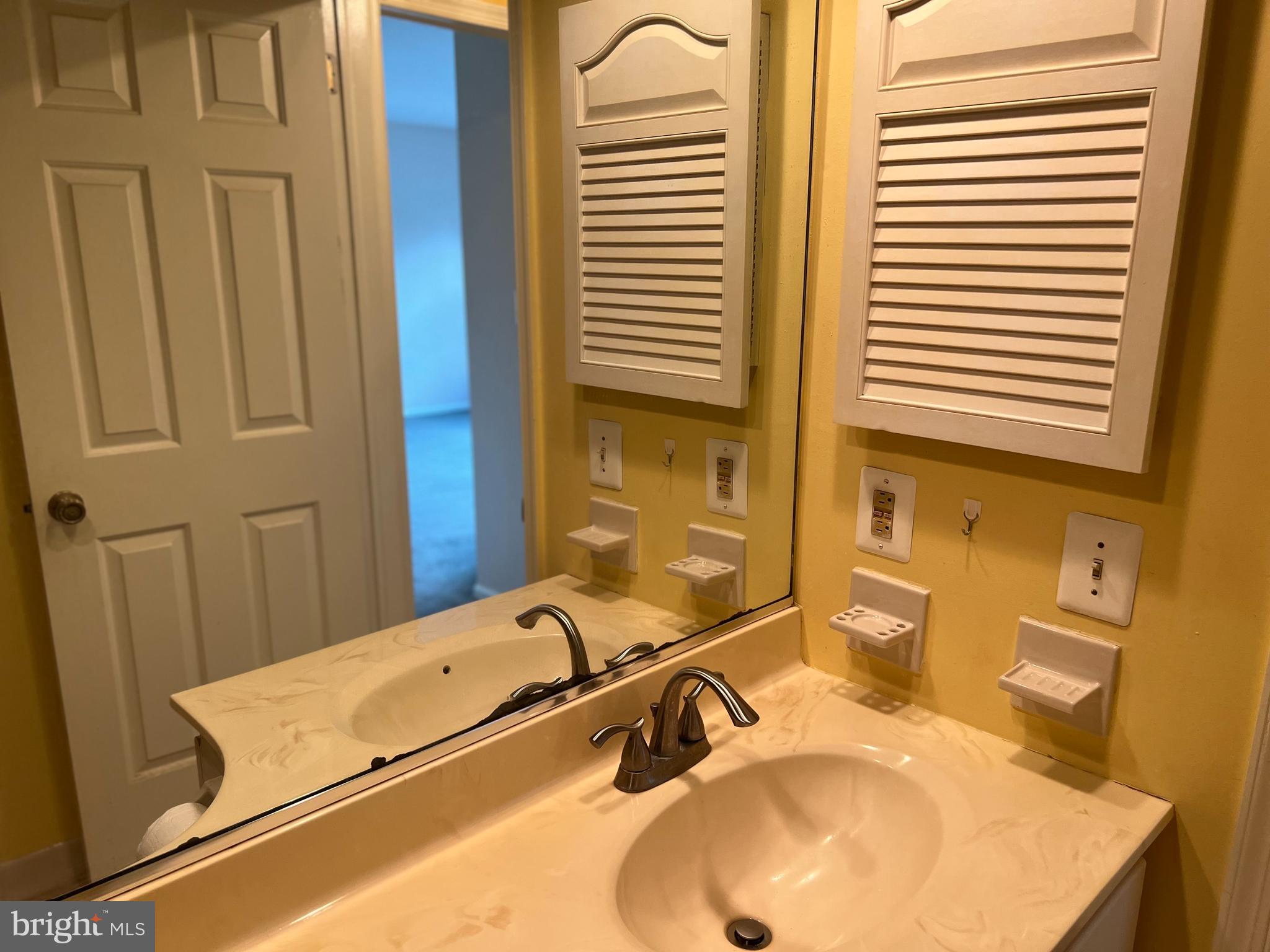 809 Woodhaven Drive Edison, NJ 08817 - Photo 26 of 40