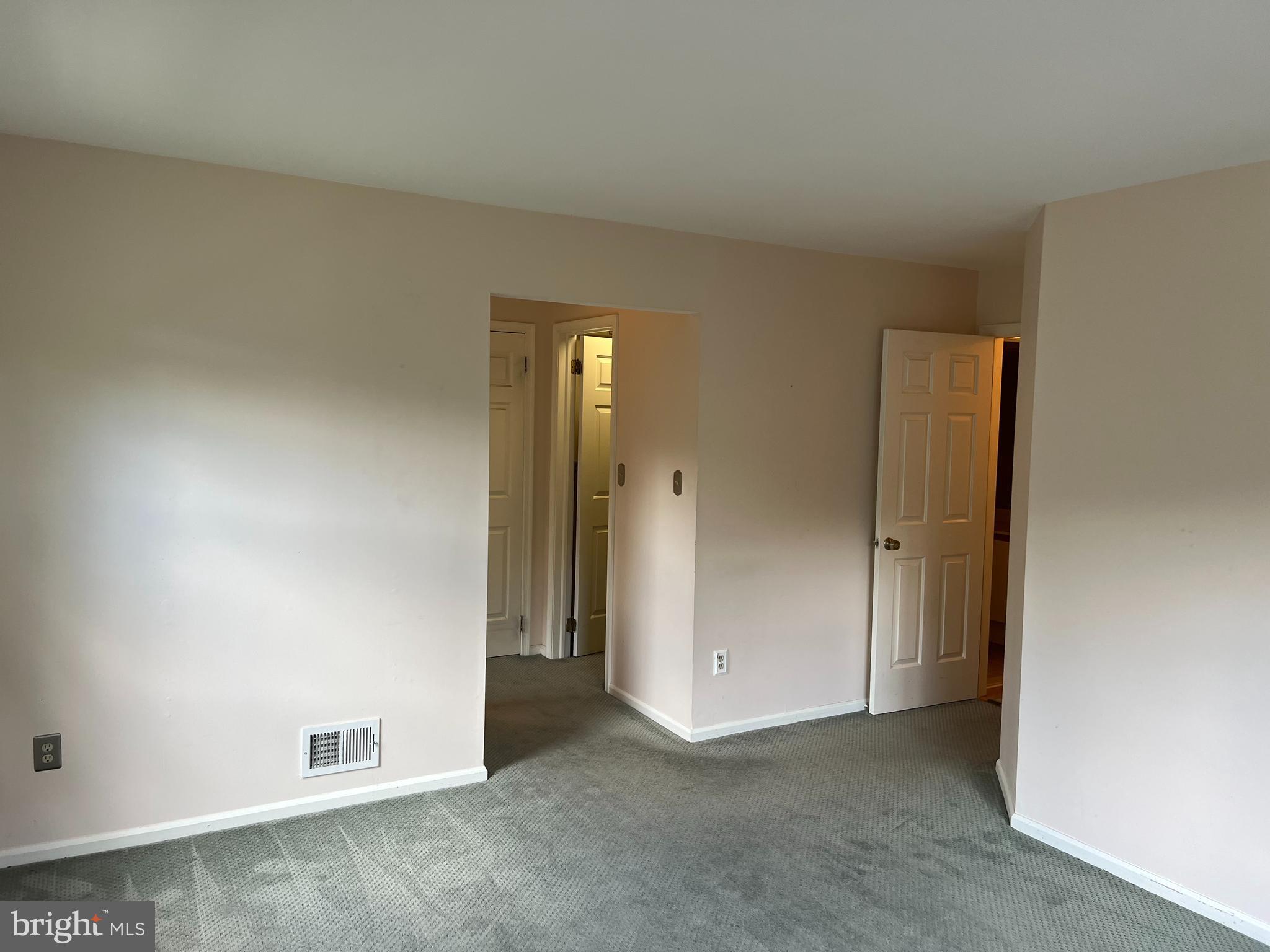 809 Woodhaven Drive Edison, NJ 08817 - Photo 30 of 40