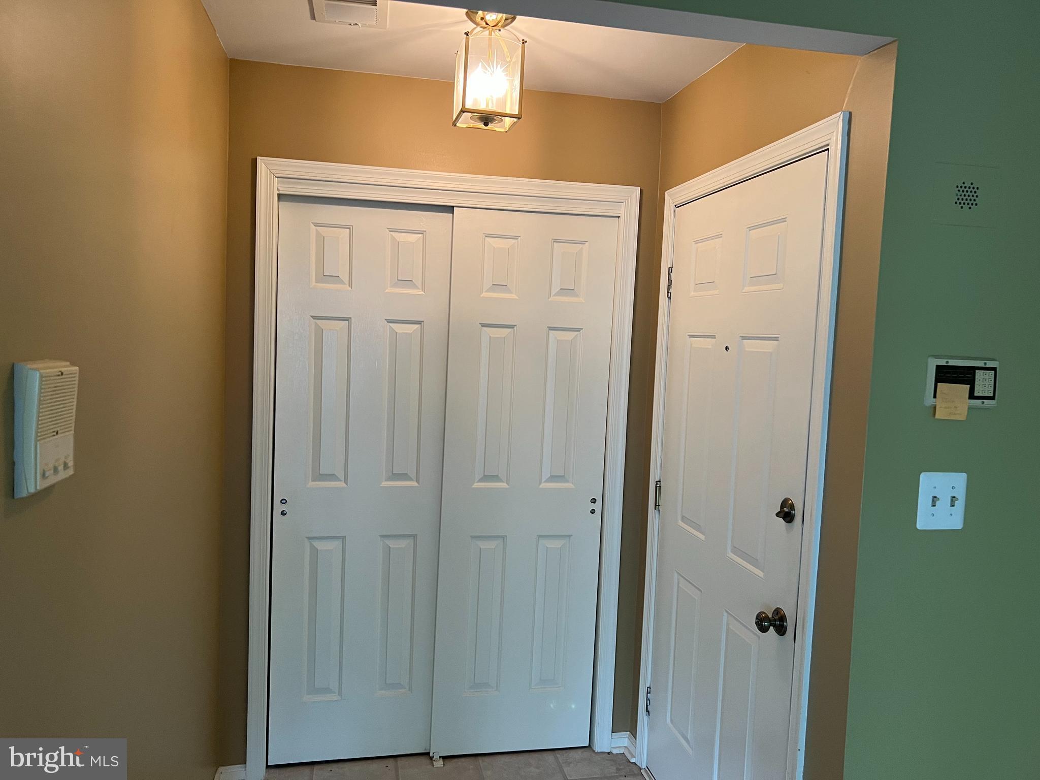 809 Woodhaven Drive Edison, NJ 08817 - Photo 4 of 40