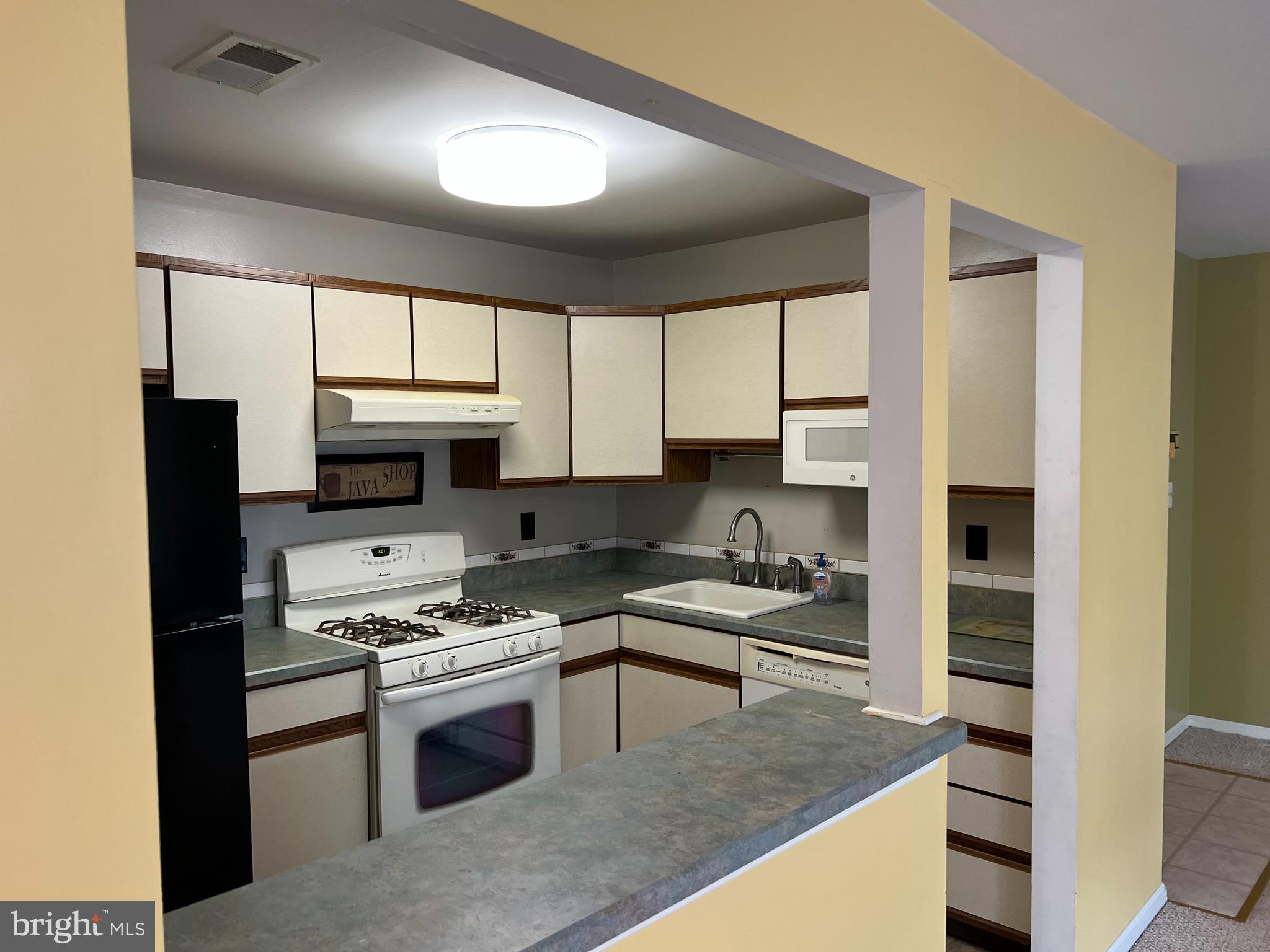 809 Woodhaven Drive Edison, NJ 08817 - Photo 10 of 40