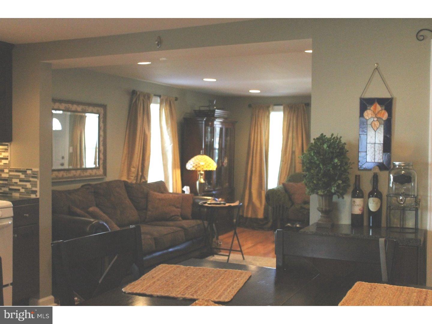 481 Klockner Road Trenton, NJ 08619 - Photo 12 of 17 Living Room