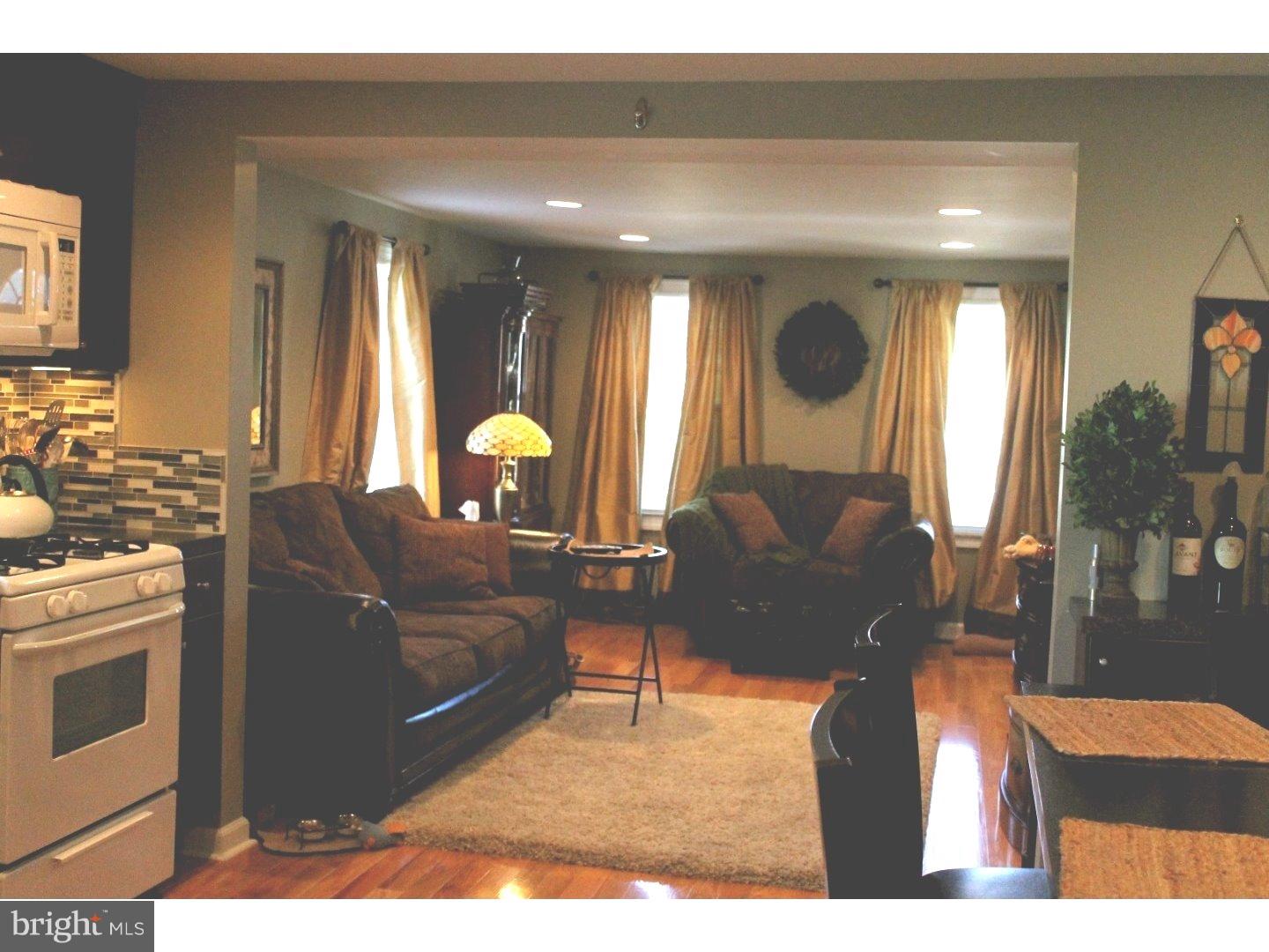 481 Klockner Road Trenton, NJ 08619 - Photo 8 of 17 Living Room