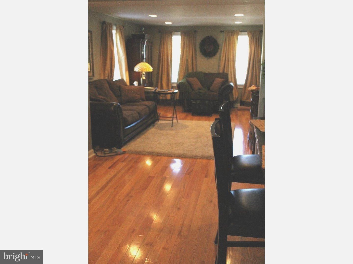 481 Klockner Road Trenton, NJ 08619 - Photo 9 of 17 Living Room