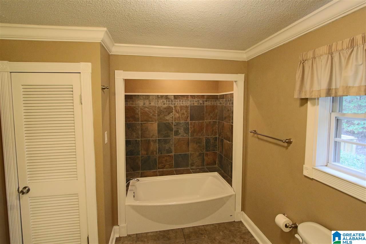 2990 Lindsey Loop Road Bessemer, AL 35022 - Photo 14 of 40