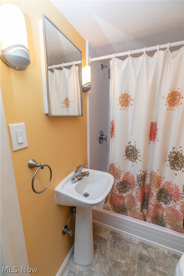 17910 Windward Road Cleveland, OH 44119 - Photo 16 of 25 Gallery Image 16